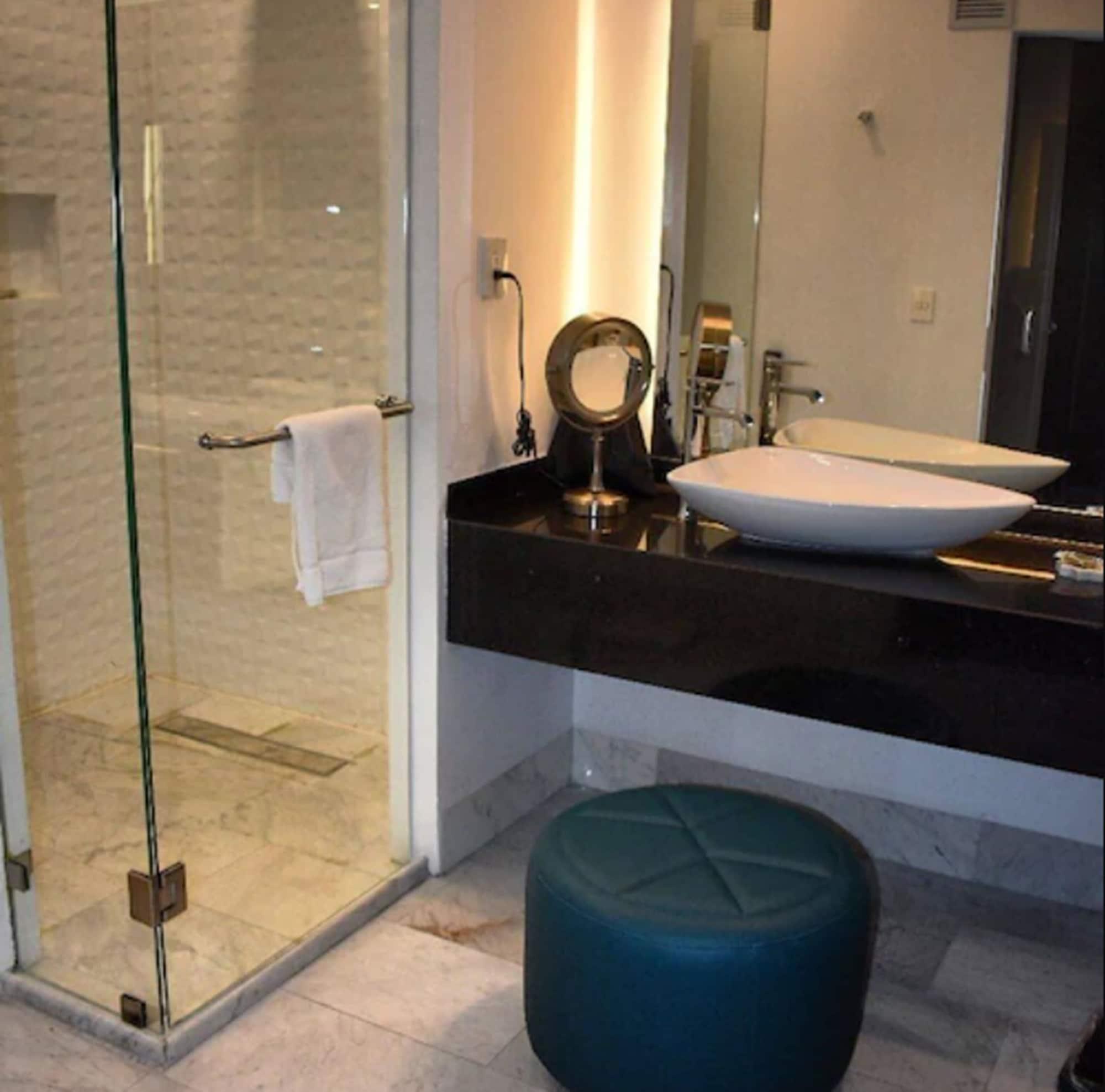 Baruk Guadalajara Hotel De Autor Eksteriør bilde A bathroom in a hotel