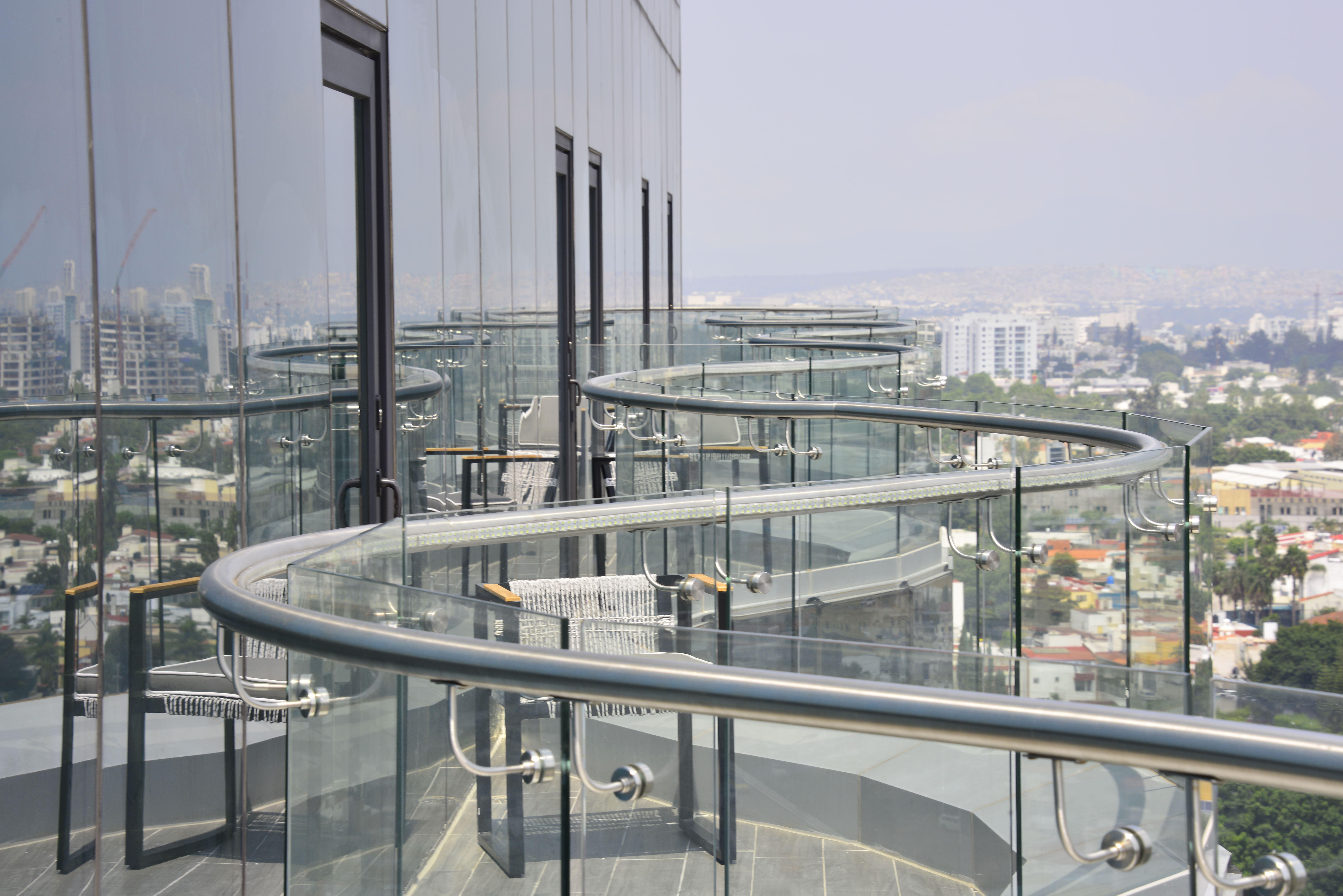 Baruk Guadalajara Hotel De Autor Eksteriør bilde A glass balustrade