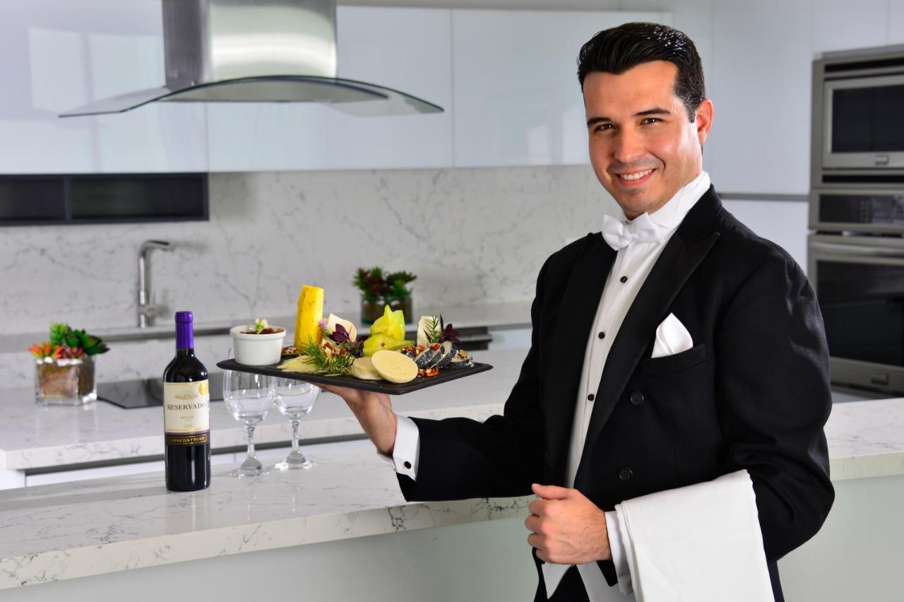 Baruk Guadalajara Hotel De Autor Eksteriør bilde A butler in a modern kitchen
